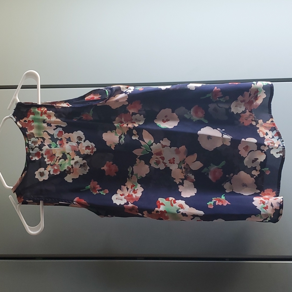 Hale Bob floral sleeveless blouse. - Picture 3 of 3